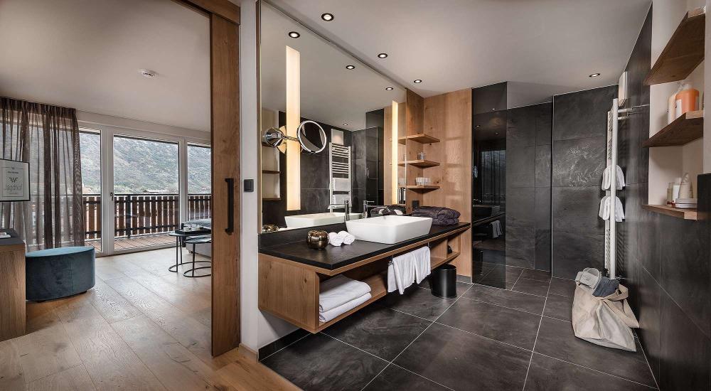 Offenes Badezimmer Luxuriöses Badezimmer im 4 Sterne S Hotel Jagdhof